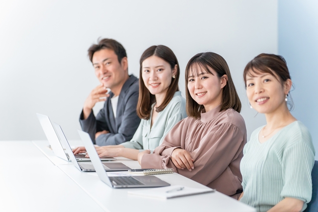 6月2日開始・インターネットサービスのコールセンター・仙台駅チカ徒歩3分・高時給1500円・シフト制の完全週休2日制・稼げる・月給24万以上可・週5・長期安定