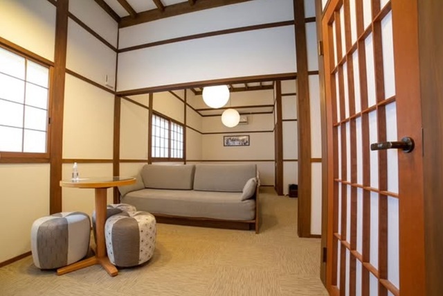急募　アルバイト　お料理宿での夜勤フロントを募集、夜間の安心を支えるお仕事です。