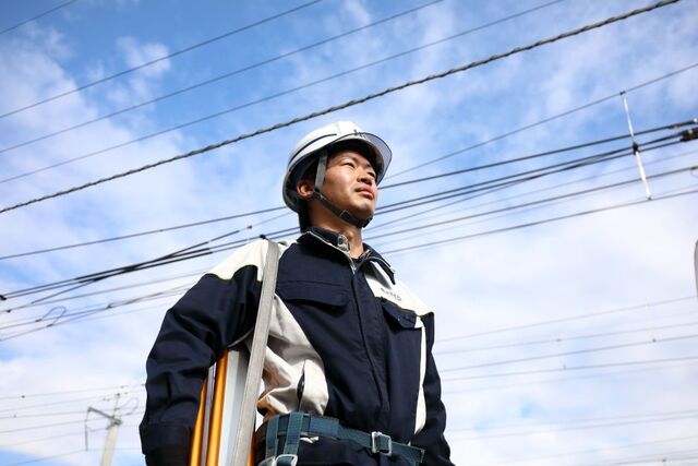 送電線や通信ケーブルの施工管理スタッフ