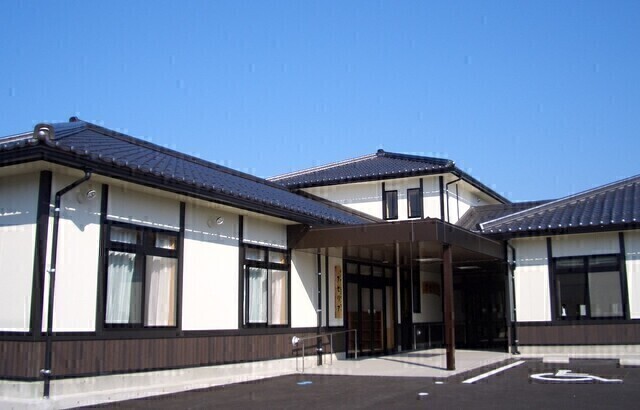 グループホームの介護職員：正社員【高齢者複合施設アゼリア】