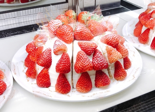 ケーキやトッピングのオシゴト　栗山の大手メーカー　残業少なめ:/HOKC6388B