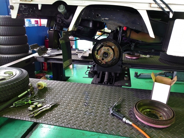 6か月後に正規登用へ　自動車整備のオシゴト:/HOKC5996D