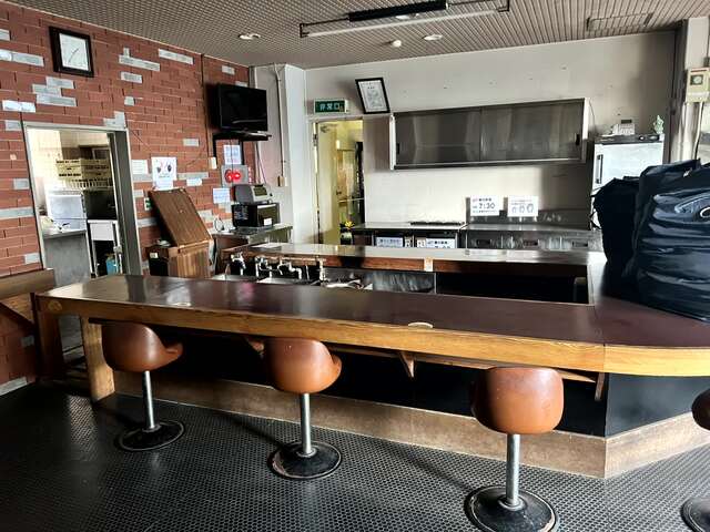 志賀高原中央エリアスキー場のサンバレー事業所（リフト・チケット販売・従業員食堂）２６－２７ウインターシーズン