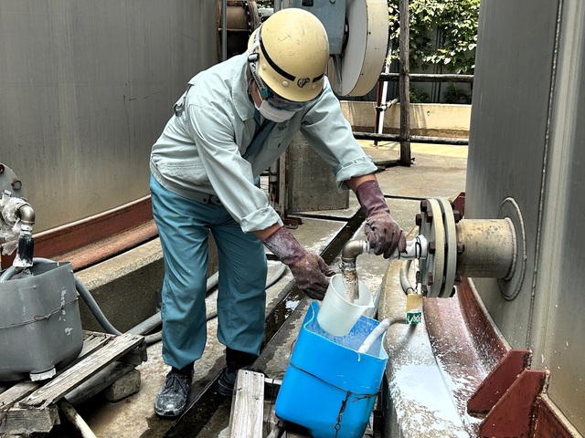 「見えないところで、紙の品質を守る。誇れる仕事、ここにあります。」【三交替勤務】