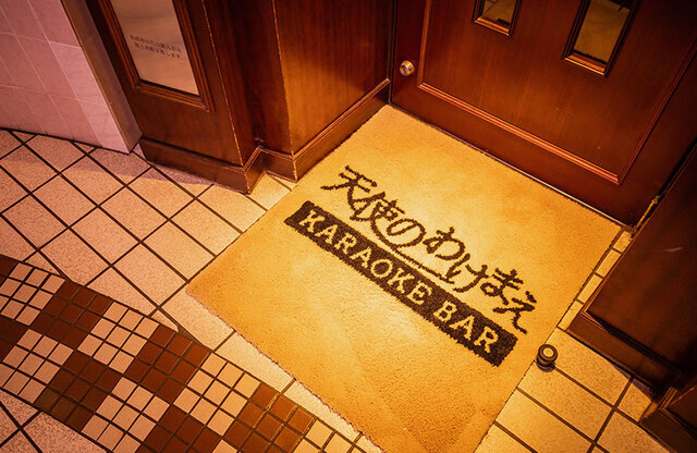 ガールズバーのフロアキャスト