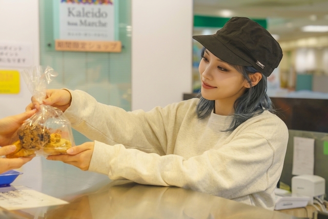 東急新丸子駅前でのスコーン・スイーツの催事販売スタッフ