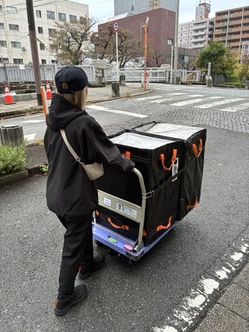 西横浜駅周辺での台車を使った徒歩配送 個人宅配スタッフ