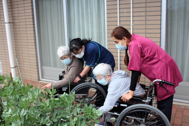 老人保健施設での介護スタッフ：正社員【グリーンビレッジ安行】