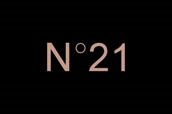 N°21（ヌメロヴェントゥーノ）のアパレル販売スタッフ：アルバイト・パート