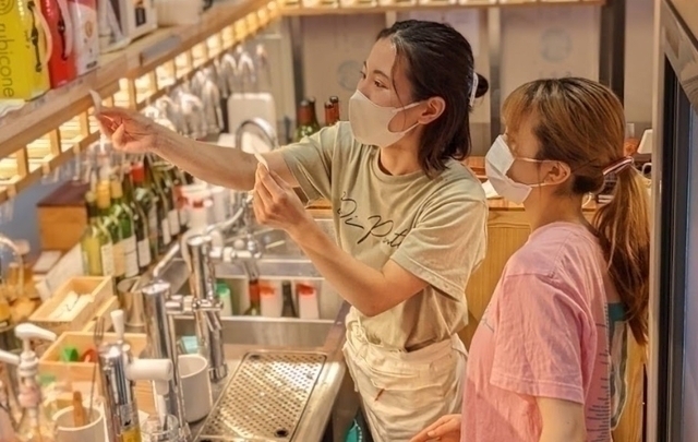 【昼】ワイン酒場のホール・キッチンスタッフ