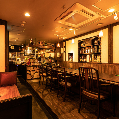 洋食居酒屋のホール・キッチンスタッフ