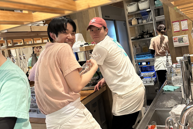 【夜】ワイン酒場のホール・キッチンスタッフ