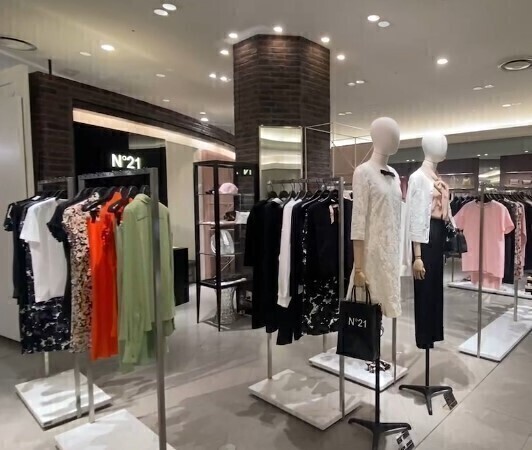 うめだ阪急Ｎ°21のアパレル販売スタッフ　正社員スタッフ