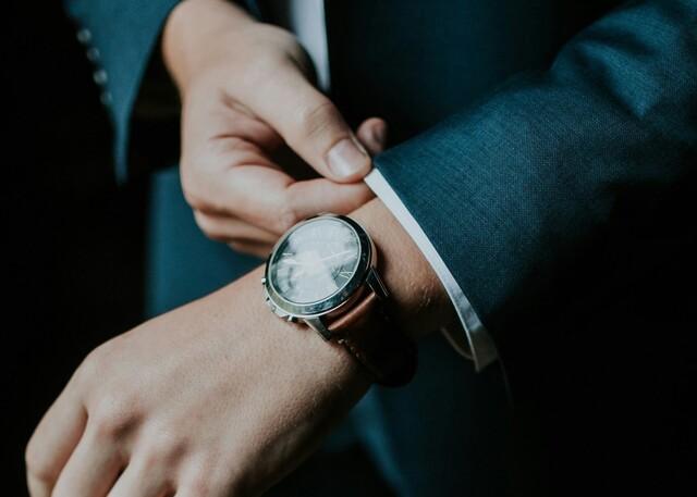 高級時計販売員