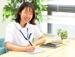 軽作業/《扶養内》総合病院・院内での備品の運搬など▽12：30まで/59681