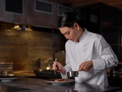 地産地消×五感を魅了する食体験をお届けするホテル内ダイニングレストランのキッチンスタッフ＜正社員＞