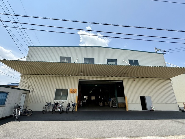 写真の梱包スタッフ