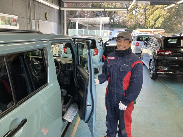 カーコーティング作業員