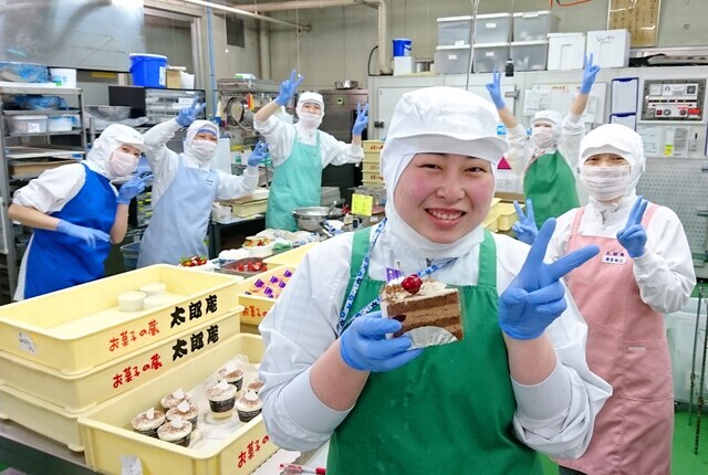 お菓子の製造スタッフ