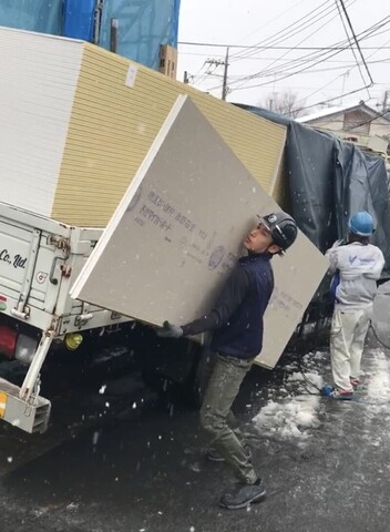 搬入・荷揚げスタッフ