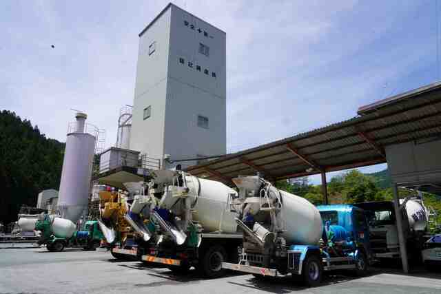 自社併設修理工場での自動車整備士（土・日・祝お休み　年間休日120日）