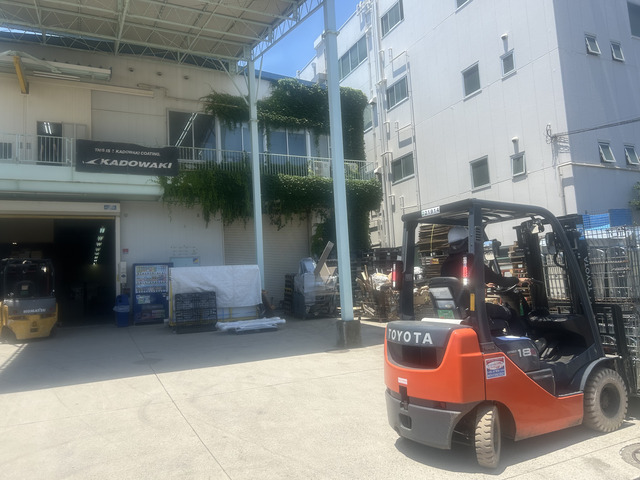 塗装製品の配送ドライバー兼フォークリフト