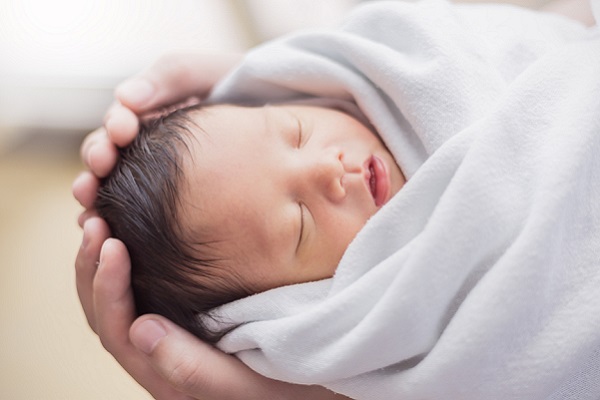 赤ちゃんの寝相が悪い理由として考えられることは 寝相で気になることや対応 ベビーシッター探すならkidsnaシッター