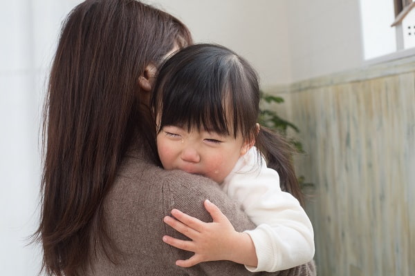 子どもが熱を出して仕事を休めないときはどうする？風邪や体調不良時の子どもの預け先