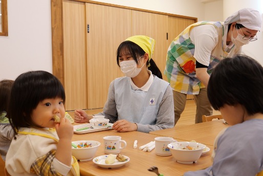 食事は専任の調理員による自園調理