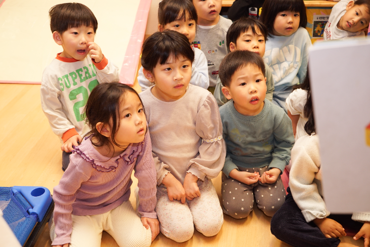 ニチイの保育理念：おもいっきり遊ぶ・おもいっきり学ぶ