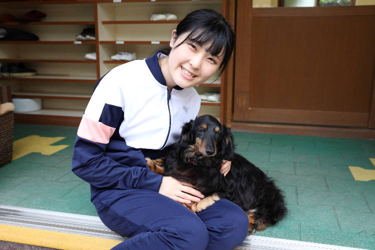 カピバラも一緒に生活！ここはまるで動物園