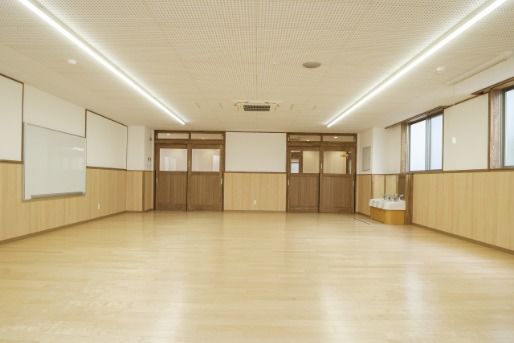 広々した保育室や砂場で思い切り遊ぼう！