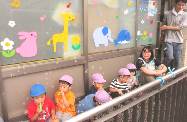 子どもたちとスキンシップをたくさん取りながら保育をしていきませんか?