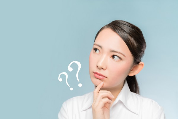 悩む保育学生