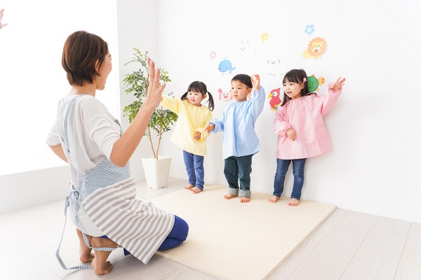 踊る先生と子ども