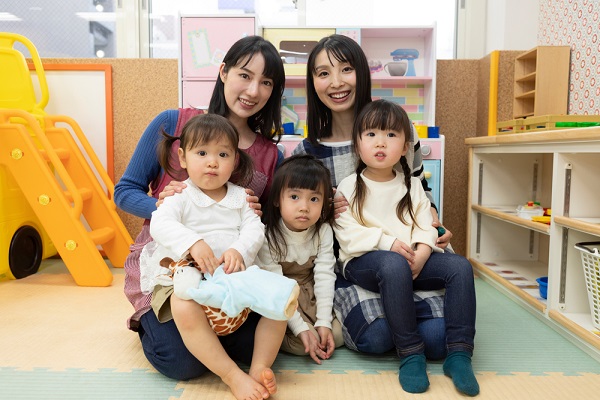 2人の先生と子どもたち