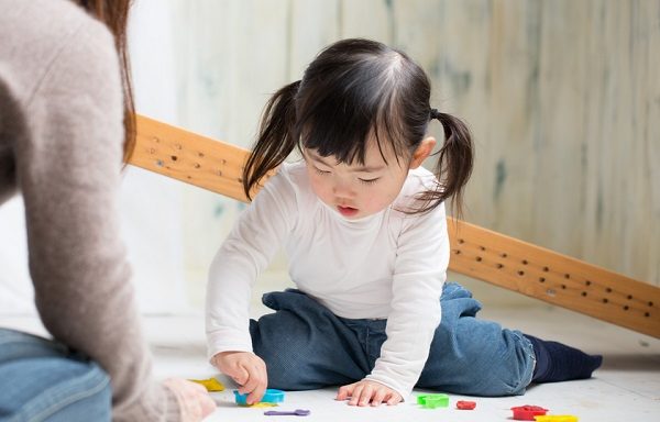 乳児向けの室内遊びと製作のアイデア ねらいと配慮するポイント 保育学生の就活お役立ちコラム 保育士就活バンク