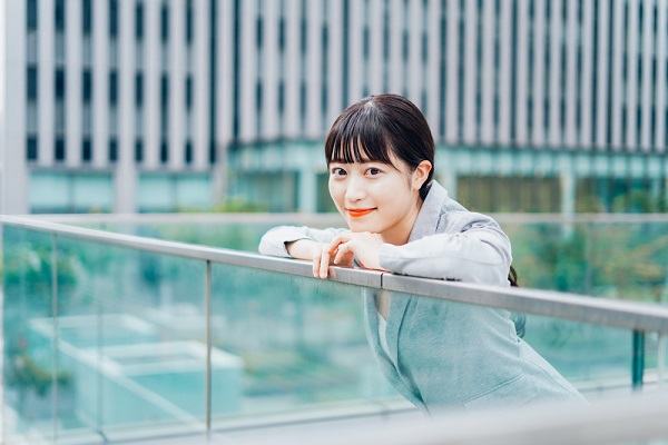 スーツの就活生の写真