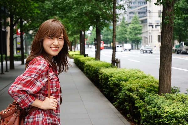 笑顔の女性