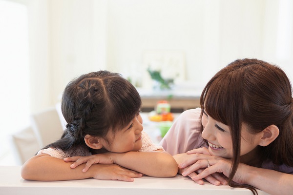 保育士の仕事に活かせる「ミラーリング効果」とは?期待できる効果や実践方法