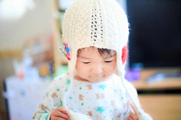 ニット帽をかぶっている子ども