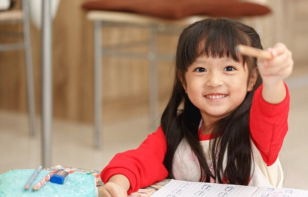 ピアジェの発達段階とは 4段階の理論をわかりやすく一覧表で解説 保育学生の就活お役立ちコラム 保育士バンク 新卒 ピアジェの発達段階とは 4段階の理論をわかりやすく一覧表で解説 保育学生の就活お役立ちコラム 保育士バンク 新卒