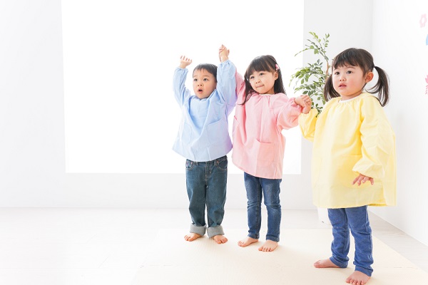 遊んでいる子どもたち