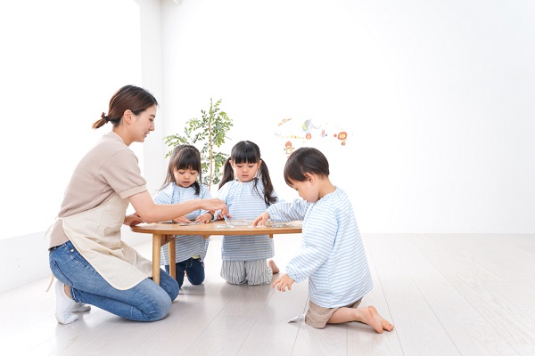 製作している子ども