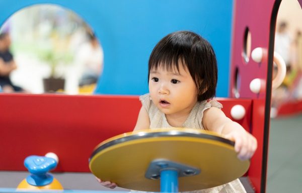 1歳児クラスでサーキット遊びを楽しもう ねらいや指導案のポイント 遊び方 保育学生の就活お役立ちコラム 保育士就活バンク
