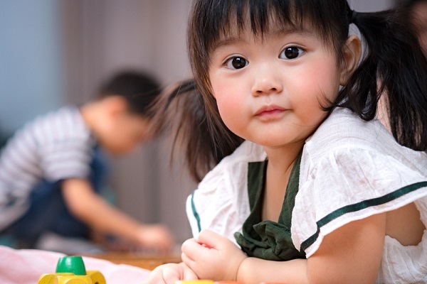 小規模保育園で過ごす子どもの写真