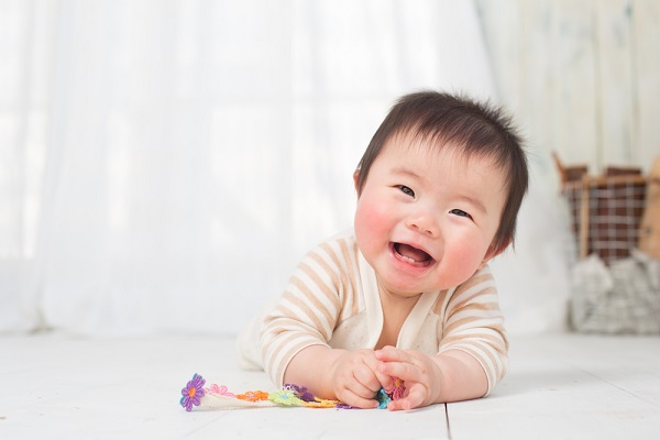 0歳児の赤ちゃんの写真