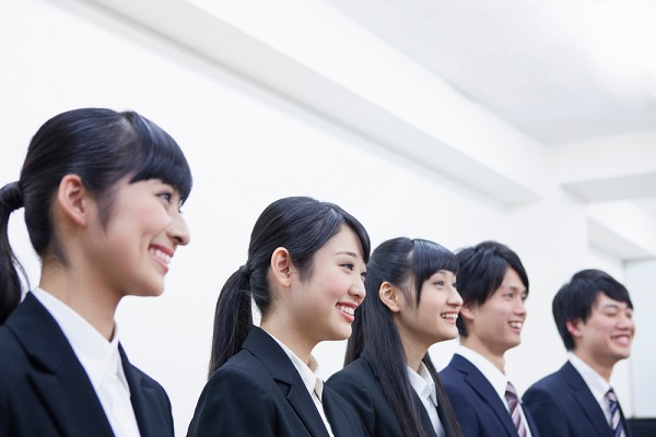 ビジネスマナーにおける挨拶とは。基本やお辞儀の仕方、上司など相手別の対応