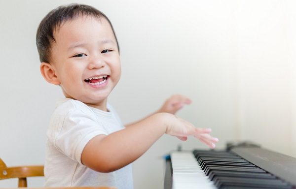 0歳児 1歳児 2歳児が楽しめるリズム遊びとは 保育のねらいと実習などに取り入れるポイント 保育学生の就活お役立ちコラム 保育士就活バンク