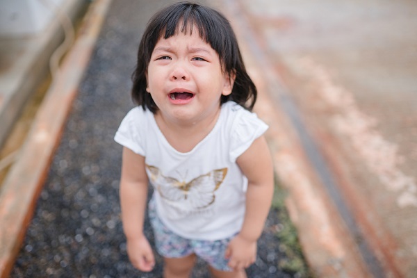 泣いている子ども